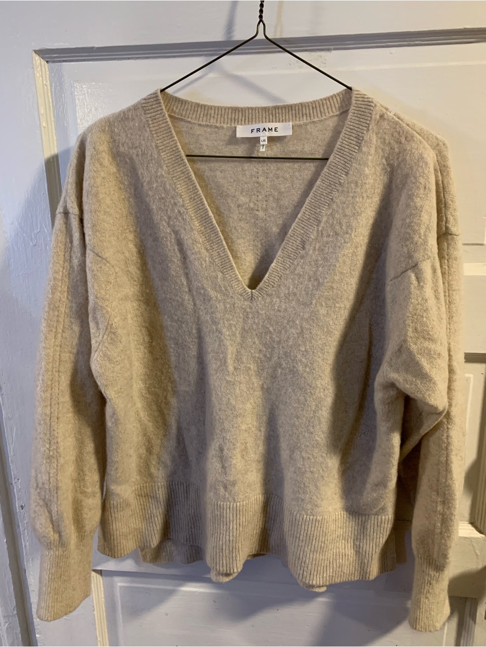 FRAME 100% Cashmere V-Neck Oatmeal Beige  Sweater Luxury EUC Women’s Size - L